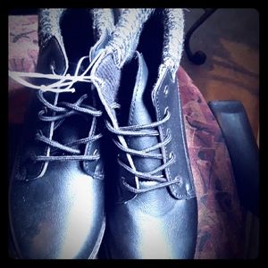 Black comfy boots